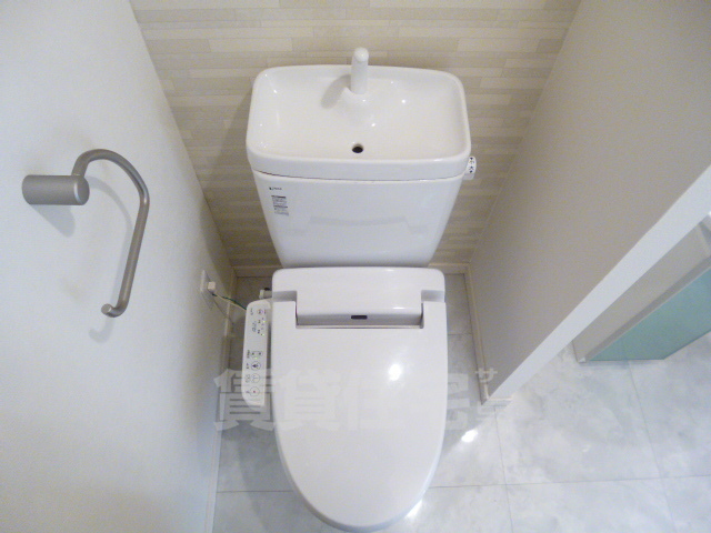 地下鉄鶴舞線 御器所駅 徒歩10分 4階建 築16年のトイレ写真
