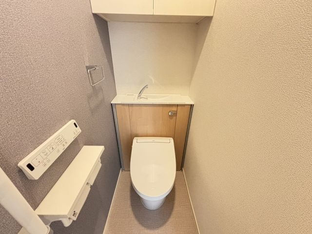 ＪＲ阪和線 富木駅 徒歩5分 3階建 築2年のトイレ写真