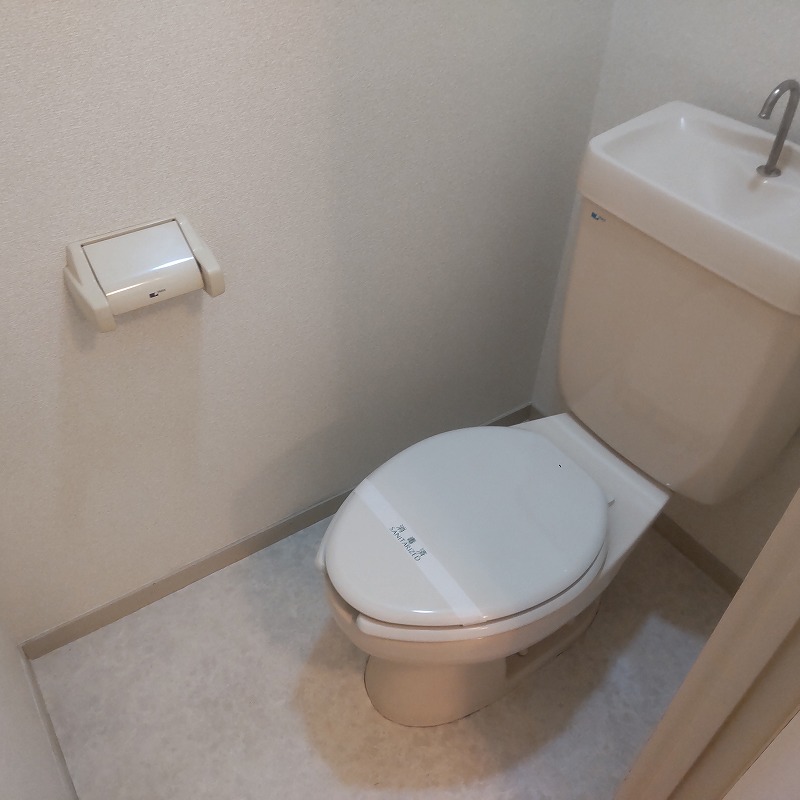 東京メトロ東西線 浦安駅 徒歩12分 5階建 築39年のトイレ写真