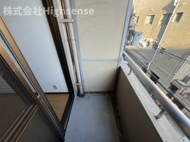 バルコニー　暖かな日差しのふりそそぐバルコニー