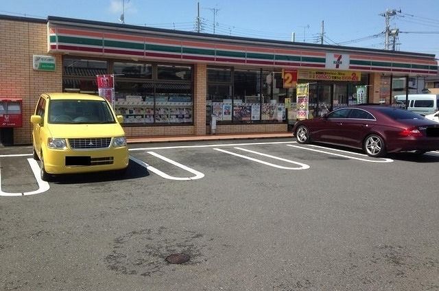 コンビニ　セブンイレブン（コンビニ）まで220m