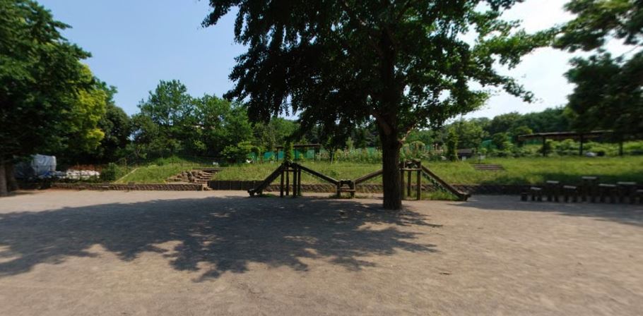 公園　戸山多目的運動広場（公園）まで1309m