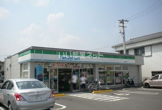 コンビニ　ファミリーマート国府町店（コンビニ）まで750m