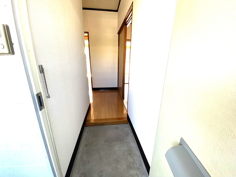玄関　※他号室の参考写真となります