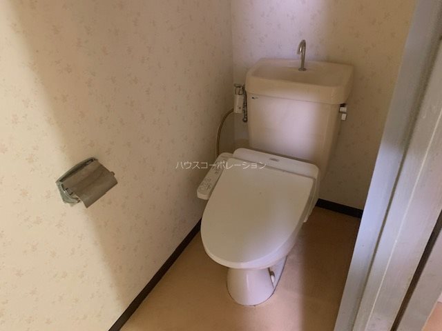 阪神本線 武庫川駅 徒歩10分 3階建 築39年のトイレ写真