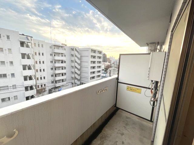 バルコニー　2023年時の眺望です。現入居者様が退去後、眺望の変動の可能