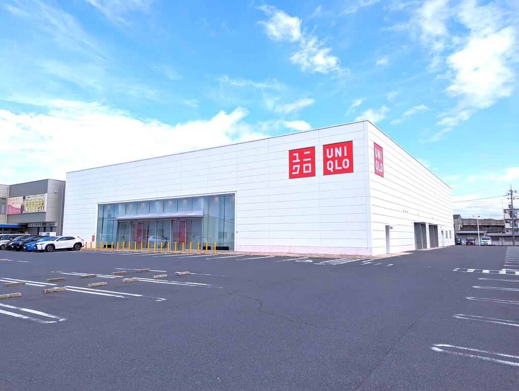 ショッピングセンター　ユニクロ倉敷平田店（ショッピングセンター）まで909m