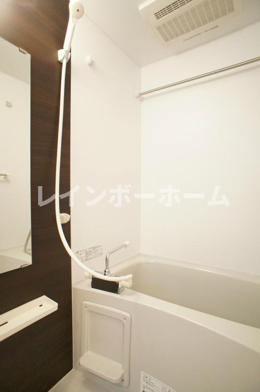 バス・シャワールーム　コンパクトで使いやすいお風呂です