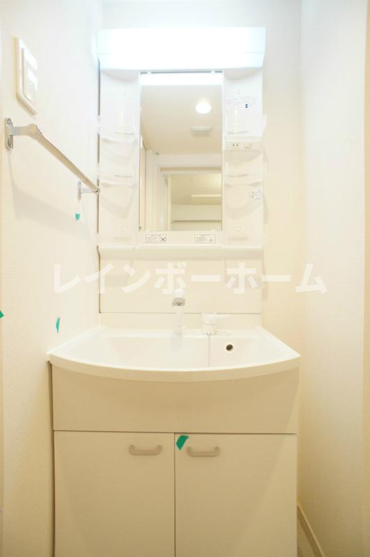 洗面設備　コンパクトで使いやすい洗面所