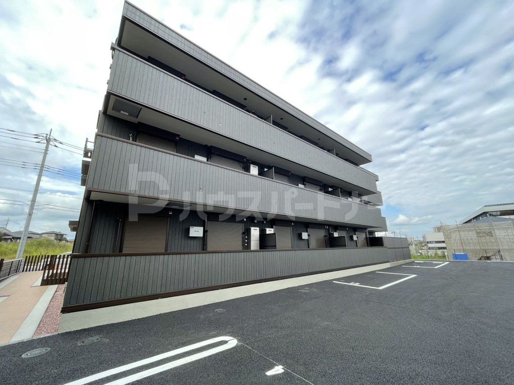 建物外観　駐車場