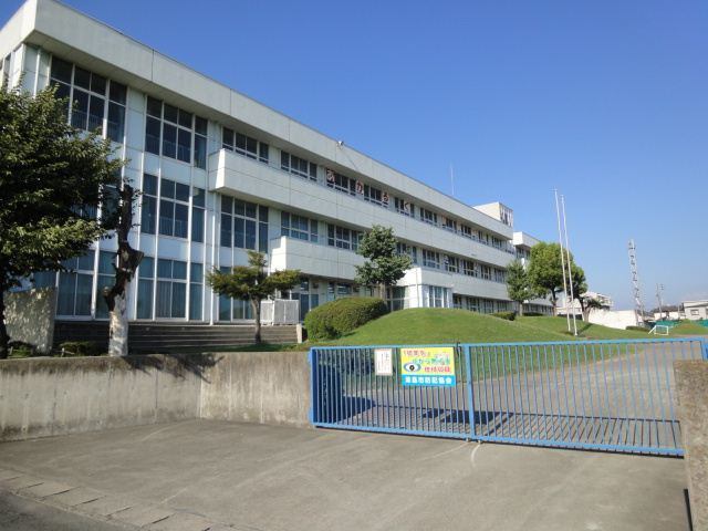 中学校　津島市立暁中学校（中学校）まで1102m