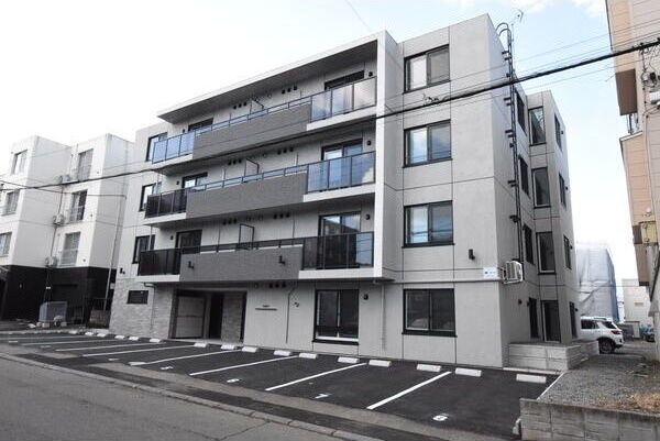 地下鉄東西線 宮の沢駅 徒歩5分 4階建 築1年の外観写真