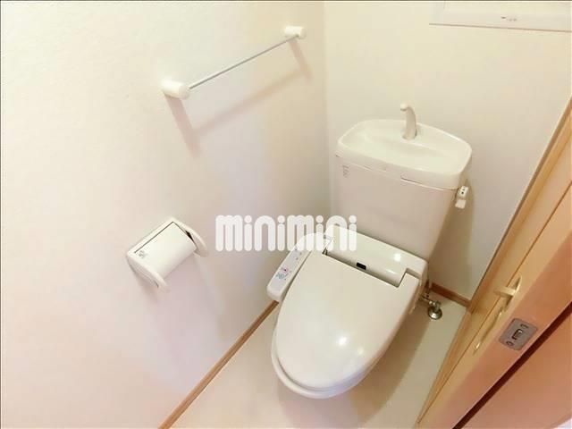 トイレ　温水洗浄便座付きトイレです。