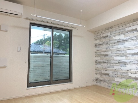 居室・リビング　１１．７帖の洋室です。広々と開放感のあるお部屋ですよ。