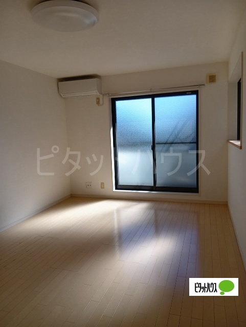 居室・リビング　人気の角部屋ですよ！