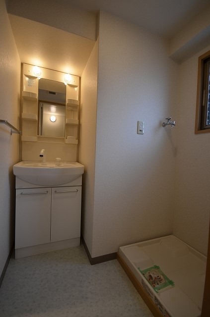 洗面設備　同物件別号室の写真です。