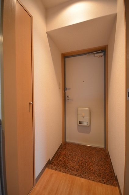 玄関　同物件別号室の写真です。