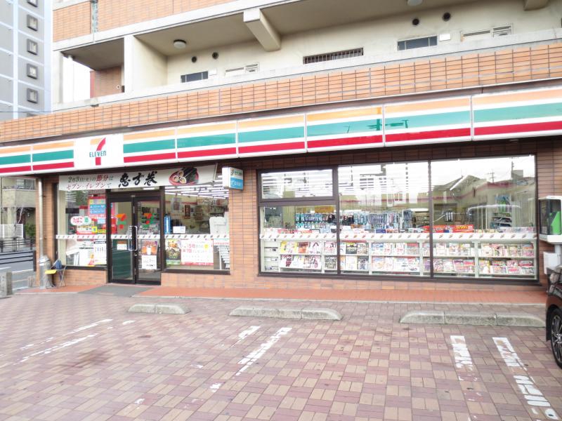 コンビニ　セブンイレブン 博多馬出5丁目店（コンビニ）まで326m