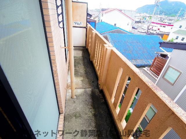 【静岡市駿河区下川原のマンションのバルコニー】