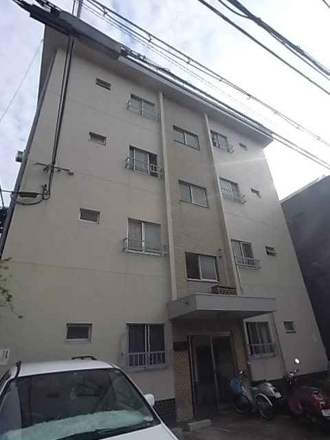 【神戸市灘区篠原南町のマンションのエントランス】