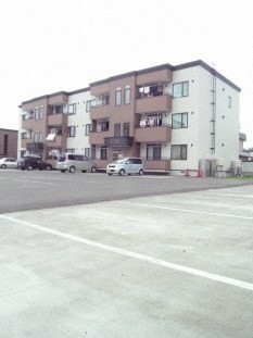 札幌市北区屯田八条のアパートの建物外観
