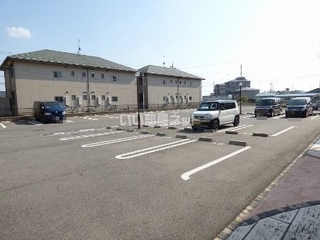 【クレール聖徳Ｂの駐車場】