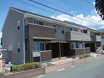 【ピュア　ファースト菊池Ｂの建物外観】