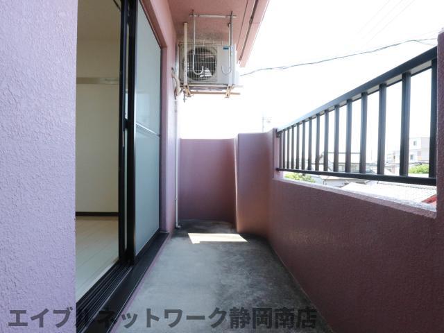 【静岡市駿河区中田本町のマンションのバルコニー】