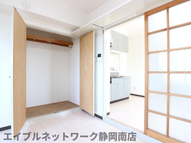 【静岡市駿河区中田本町のマンションの収納】