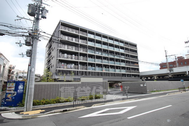 京都市南区西九条蔵王町のマンションの建物外観