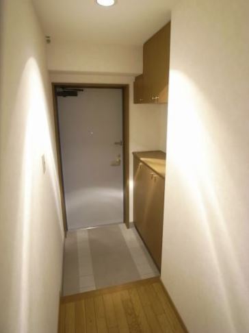 玄関　※同マンション内の別室の室内写真となります。 ※参考イメージ