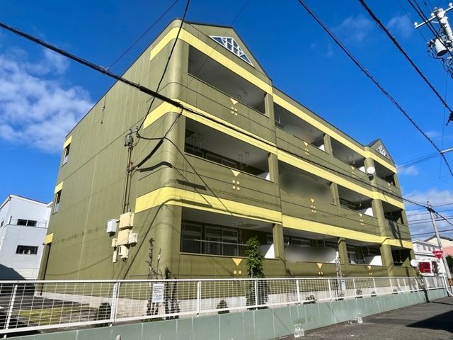 尾張旭市城山町三ツ池のマンションの建物外観