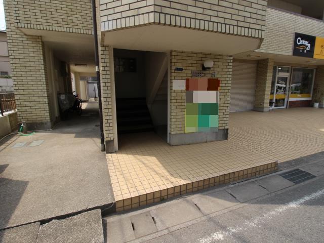 【柏市旭町のマンションのエントランス】