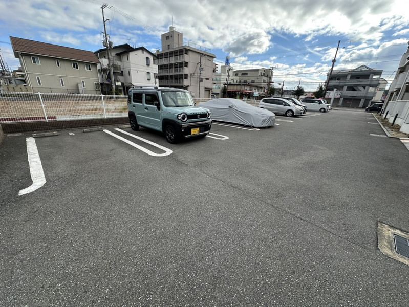 【アグネスの駐車場】