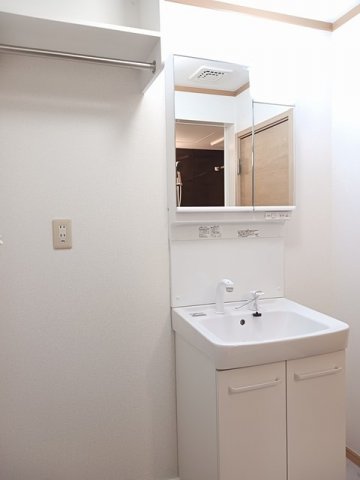 洗面設備　スペースが確保できる洗面所です