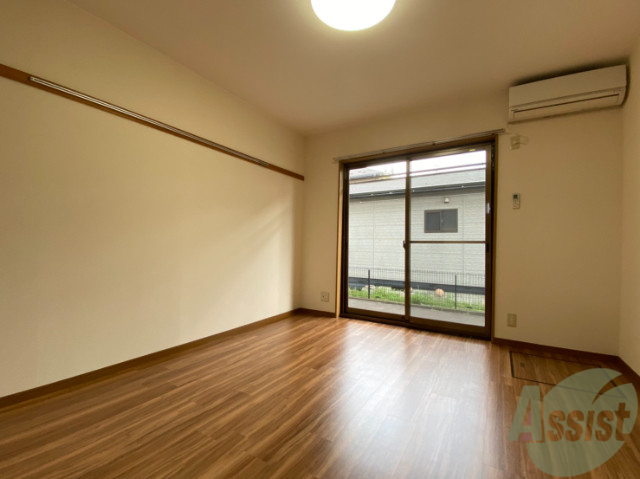 居室・リビング　７帖のリビングです。陽の光が気持ちよく差し込んできそう