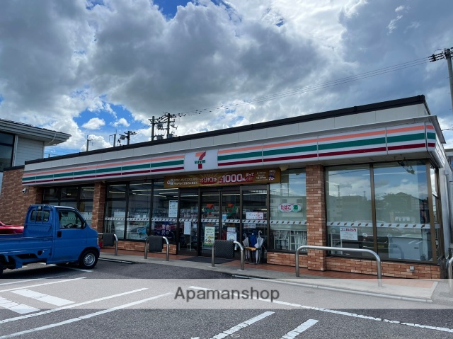 コンビニ　セブンイレブン（コンビニ）まで779m