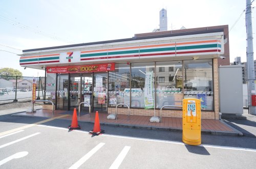 コンビニ　セブンイレブン 橿原南八木町1丁目店（コンビニ）まで312m