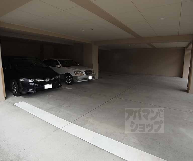 駐車場　屋内駐車場