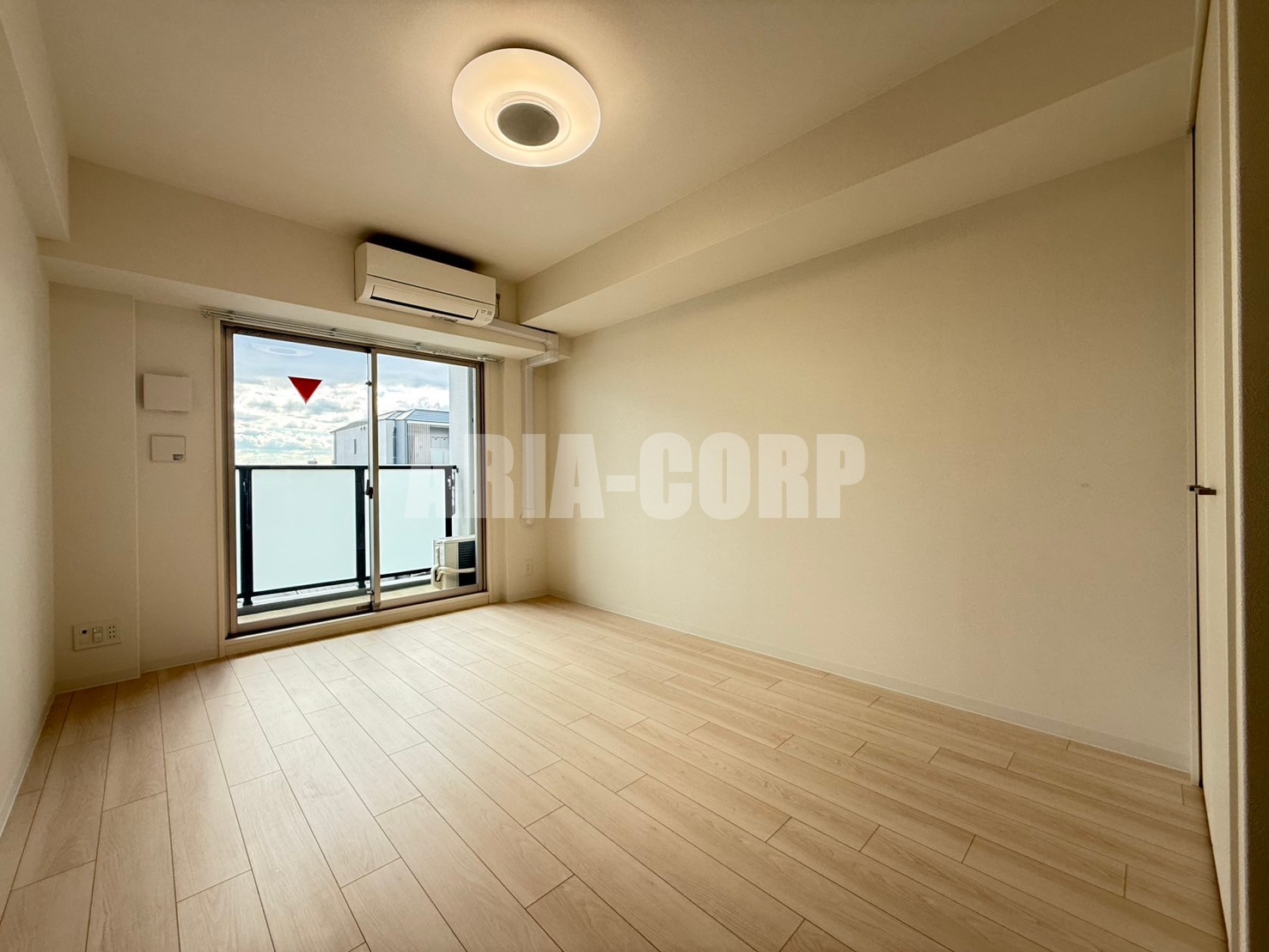 居室・リビング　【同仕様】奥行きたっぷりの広々リビングです！