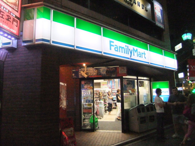コンビニ　ファミリーマート六本木東店（コンビニ）まで169m