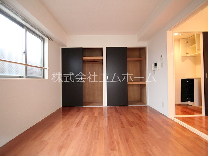 居室・リビング　洋室7.8帖　クローゼット付（収納充実してます）