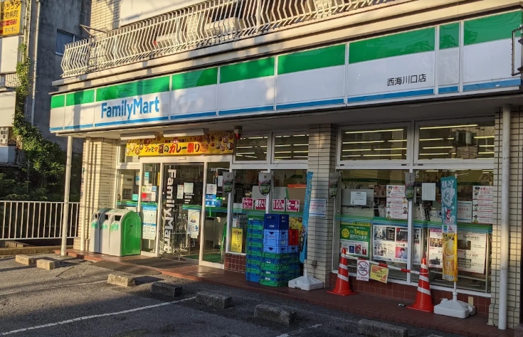 コンビニ　ファミリーマート川口猫橋店（コンビニ）まで215m