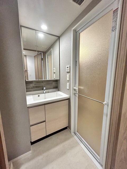 洗面設備　※写真は同タイプ住戸です。