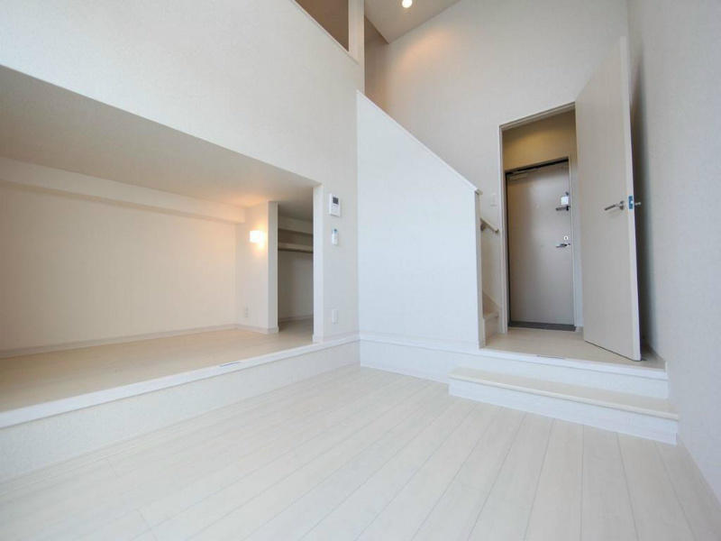 居室・リビング　洋室4.8帖　床下ロフト5.4帖（収納でも部屋でも使えます）