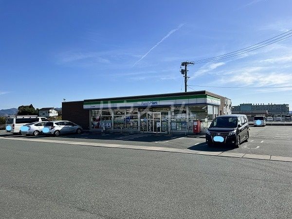 コンビニ　ファミリーマート 豊川中条町店（コンビニ）まで893m