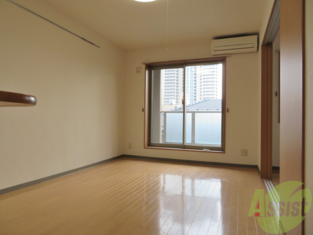 居室・リビング　陽の光が差し込む明るいお部屋は気持がいいですね～