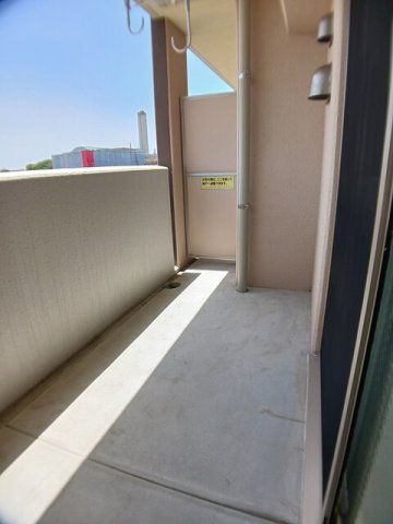 バルコニー　外からの目が気にならないバルコニーで洗濯物が干せます