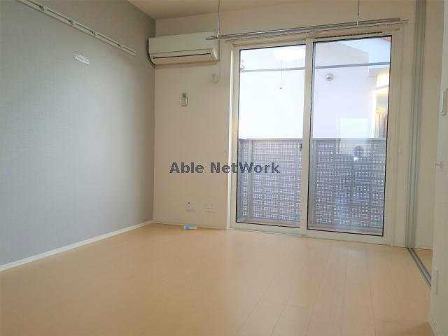 居室・リビング　日が差し込みます