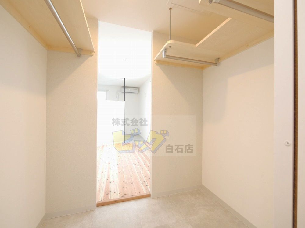 収納　大型のウォークインクローゼット完備しています♪